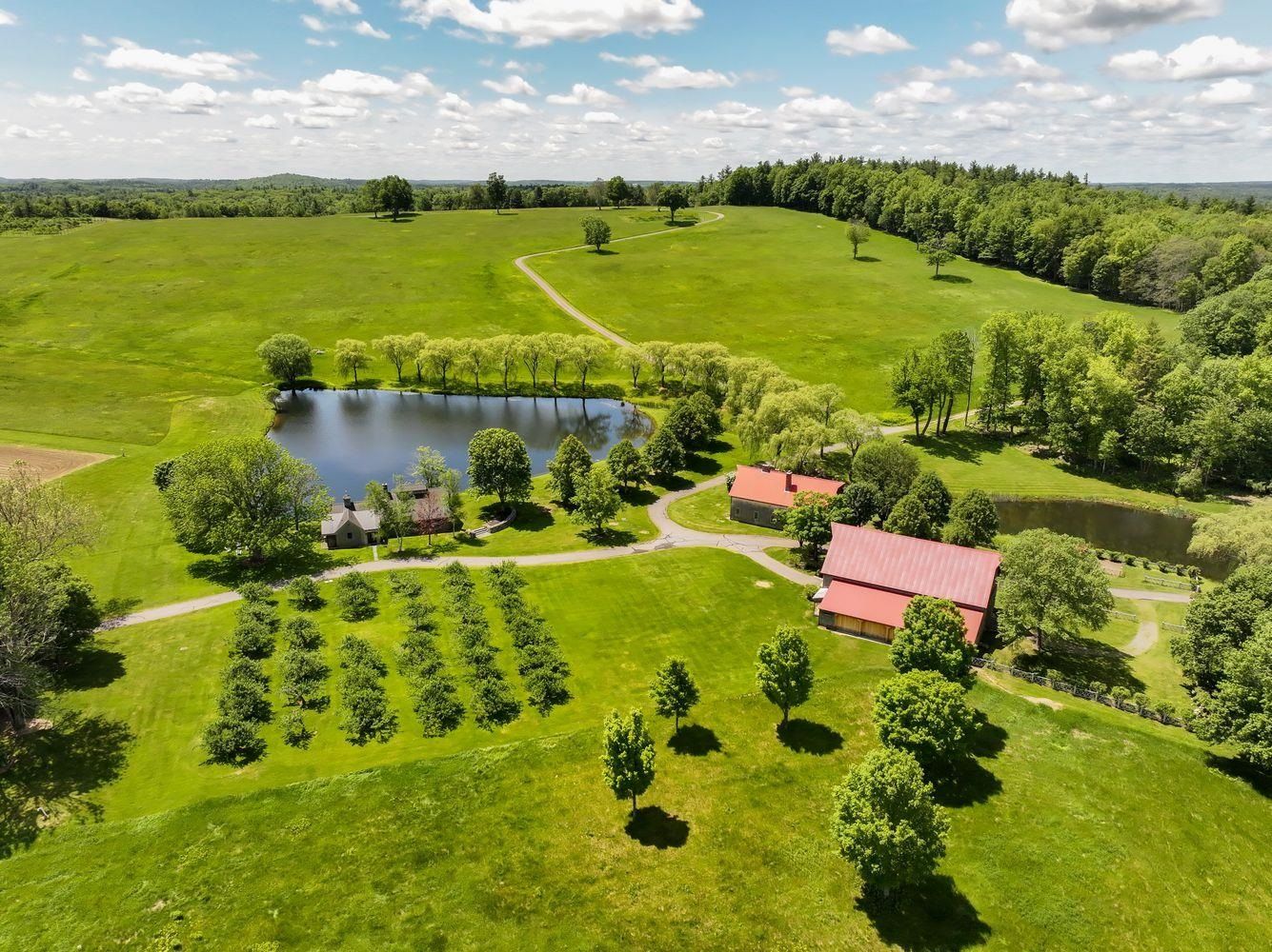 14 Bartlett Rd