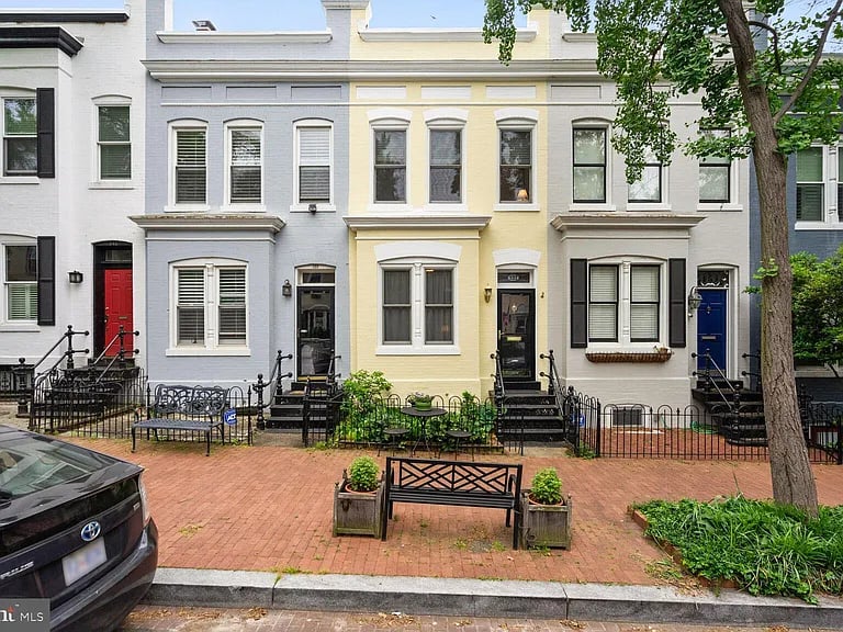 137 Duddington Pl SE