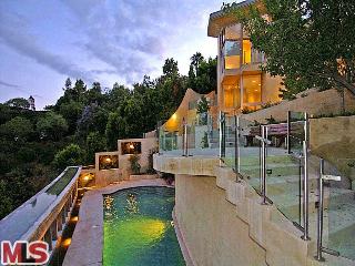 7571 Mulholland Dr