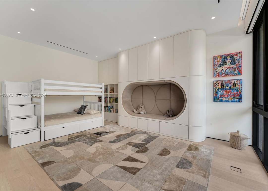 661 Melaleuca Ln
