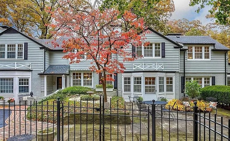 5 Oakleigh Ln