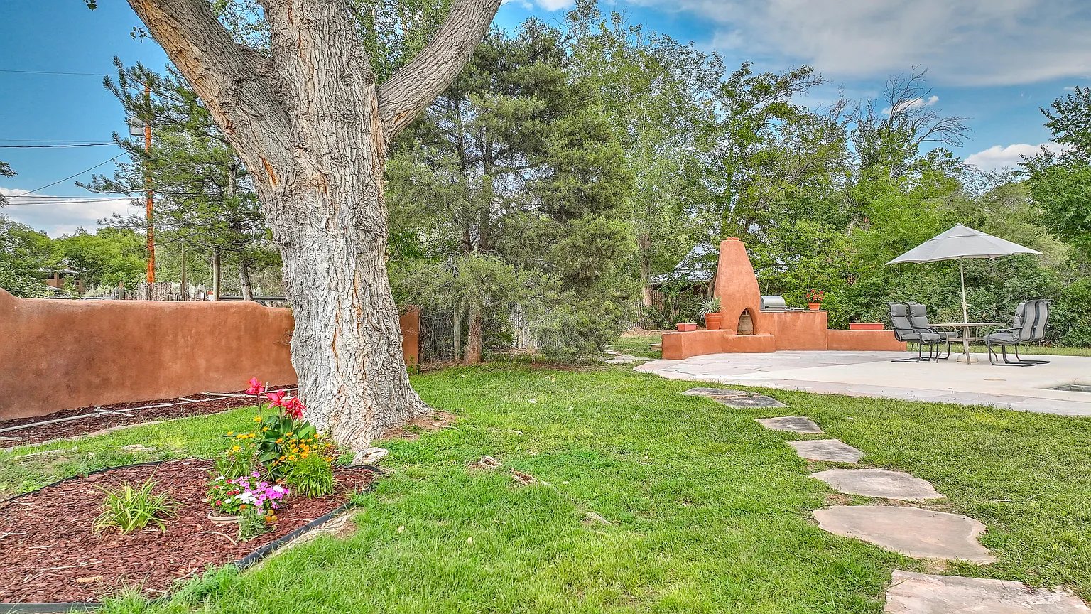 5910 Corrales Rd