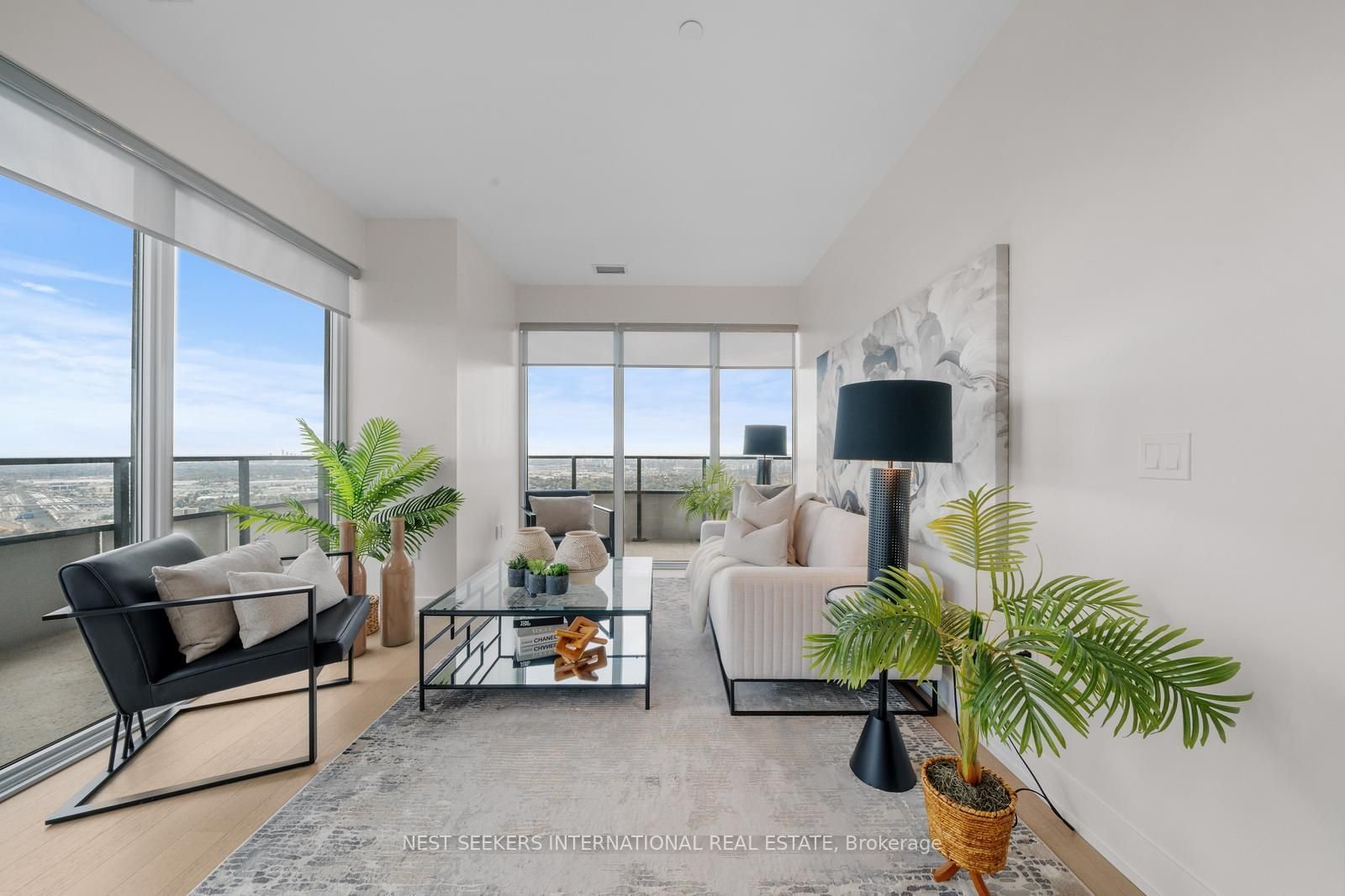 LUXURY AT SKYTOWER 