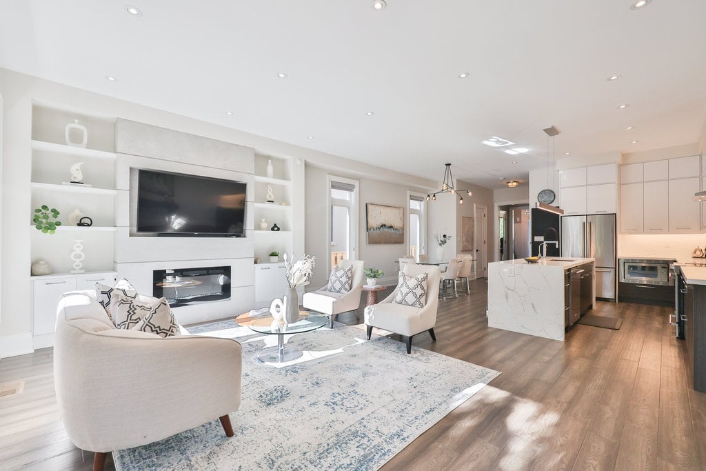 15A Tecumseth Ave