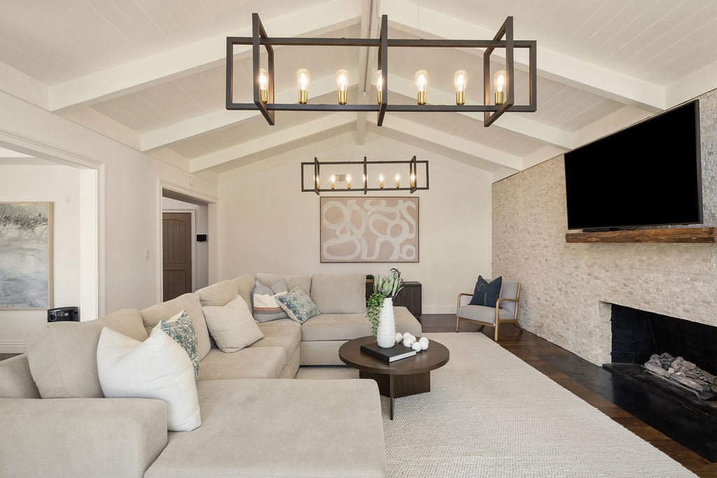 11042 Hunting Horn Drive, North Tustin, CA 