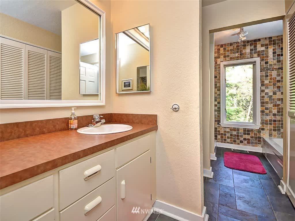 18420 24th Pl NE