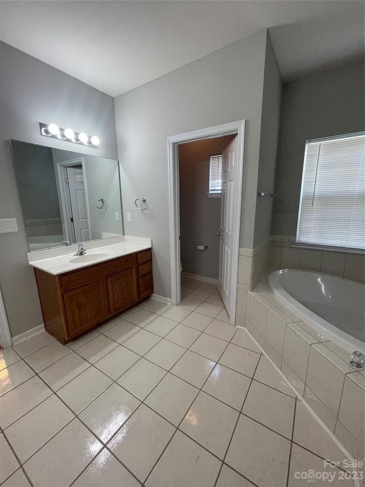 1208 Rockwell View Rd
