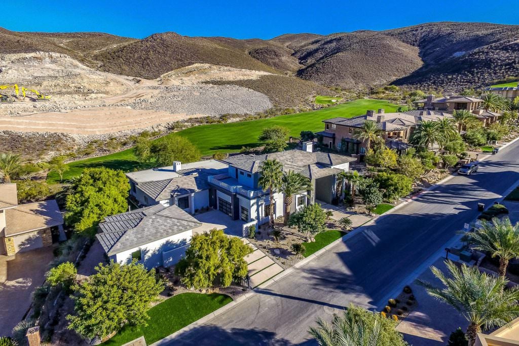 What makes MacDonald Highlands stand out from other luxury neighborhoods when it comes to security?