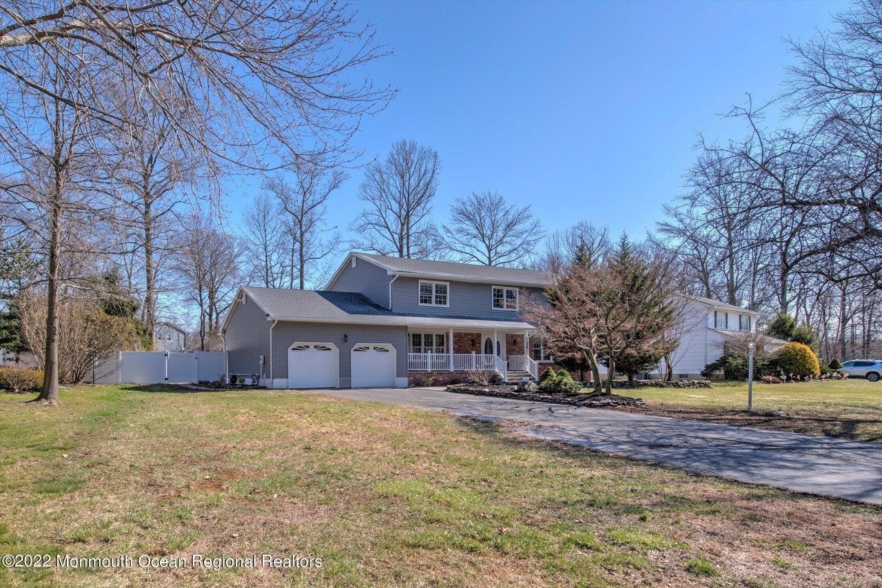 36 Kensington Dr