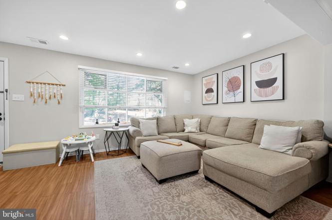 309 Woodside Cir
