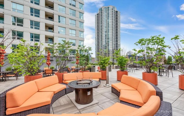 345 N LA SALLE Drive Unit: 209