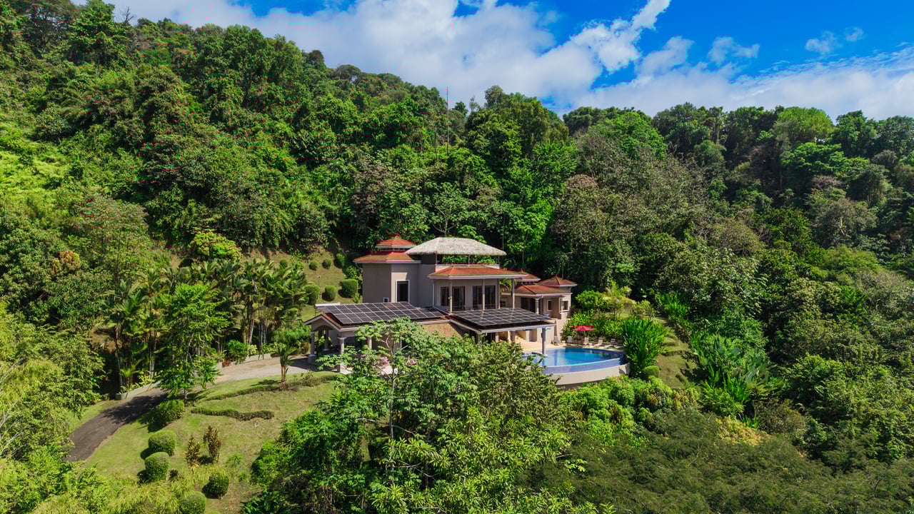 Ocean View Luxury Estate with An Incredible Location in Dominical