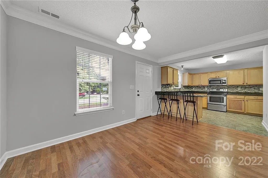 206 Forest Oaks Dr