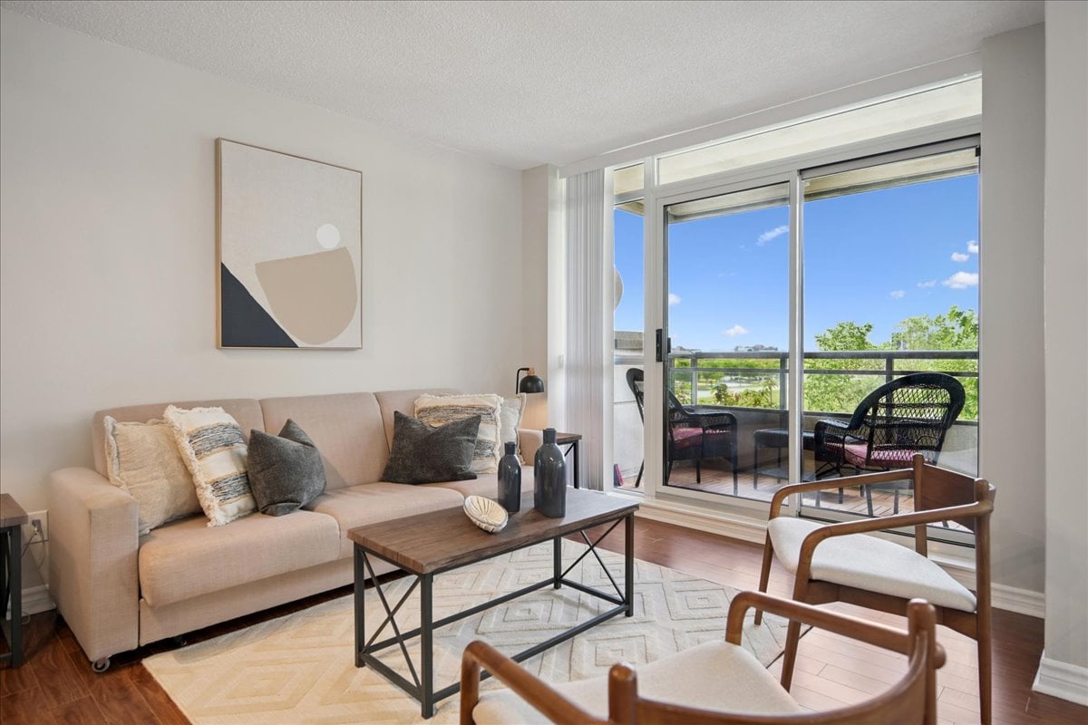 Bright and Spacious Corner Unit