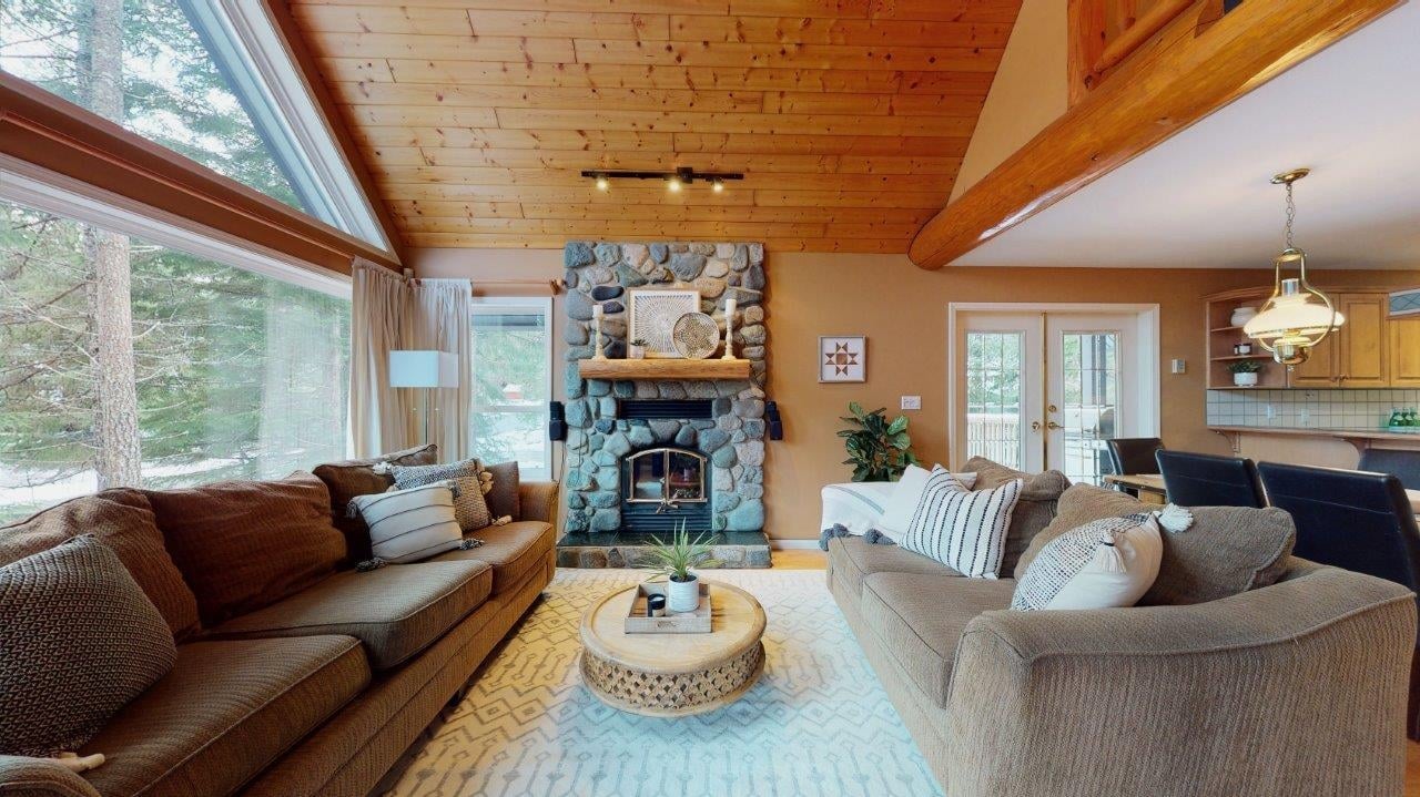 8365 Needles Drive, Whistler
