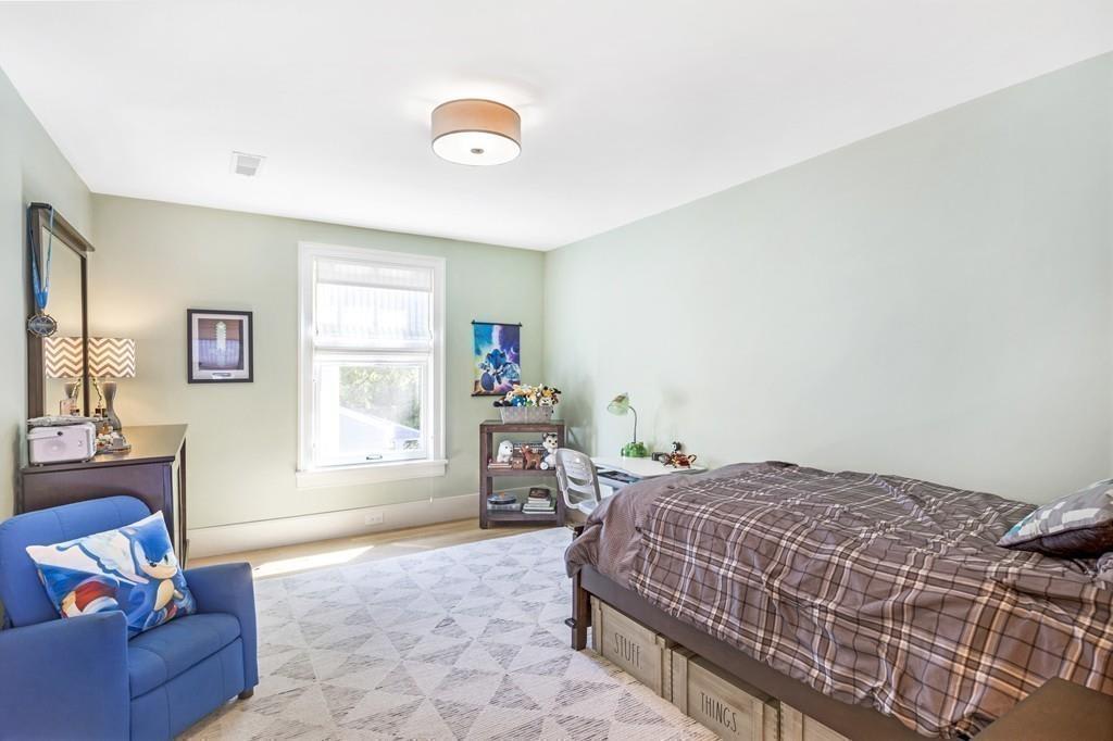 26 Plummer Ave