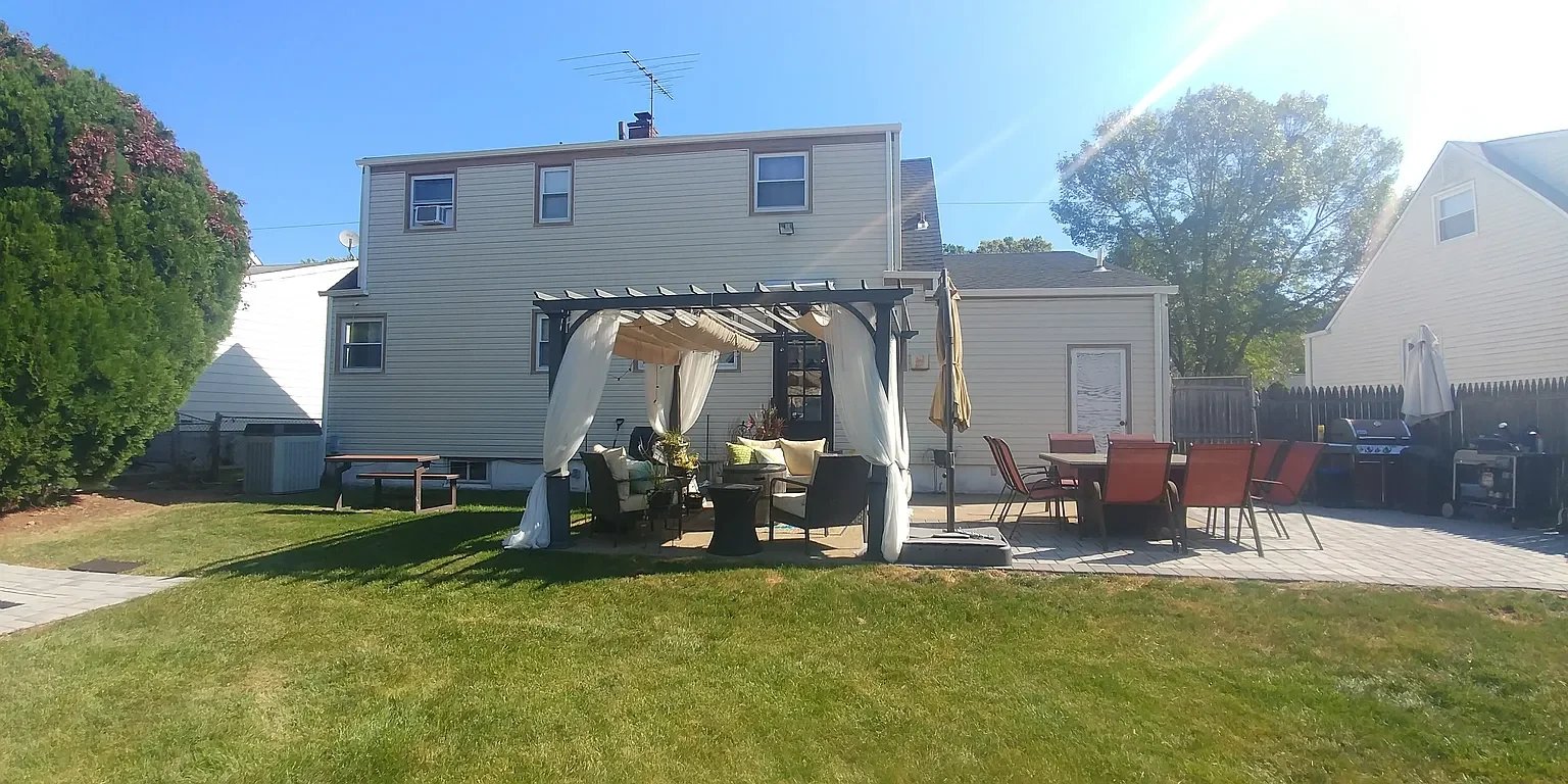1292 Amherst Ave