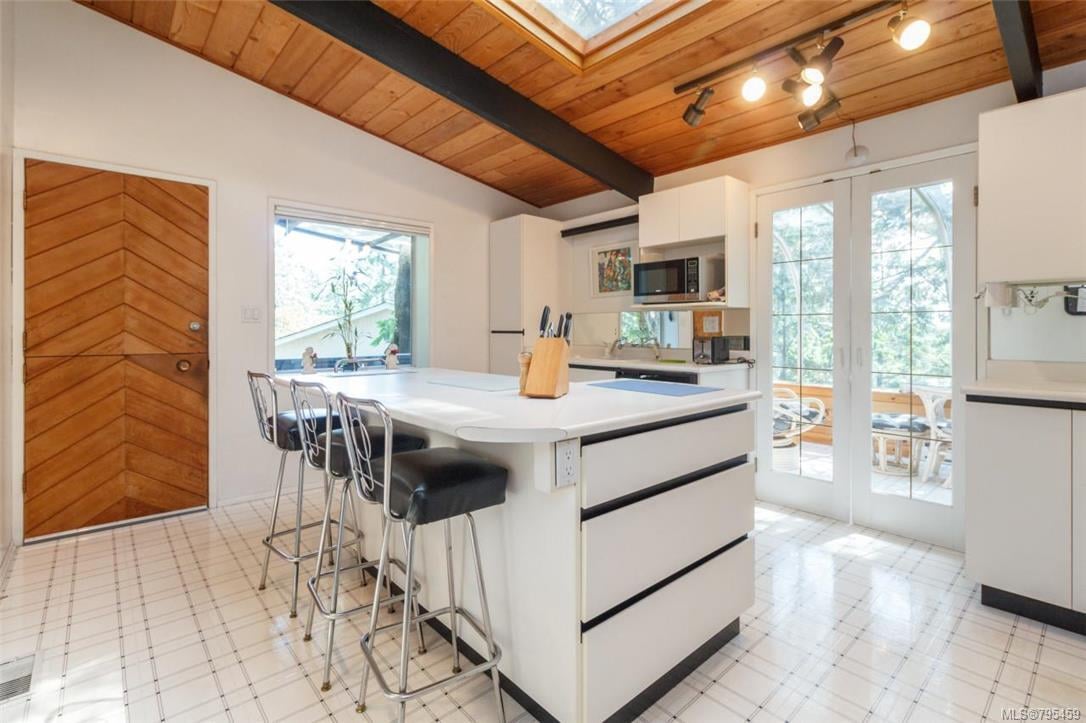 71 Flury Hts, View Royal