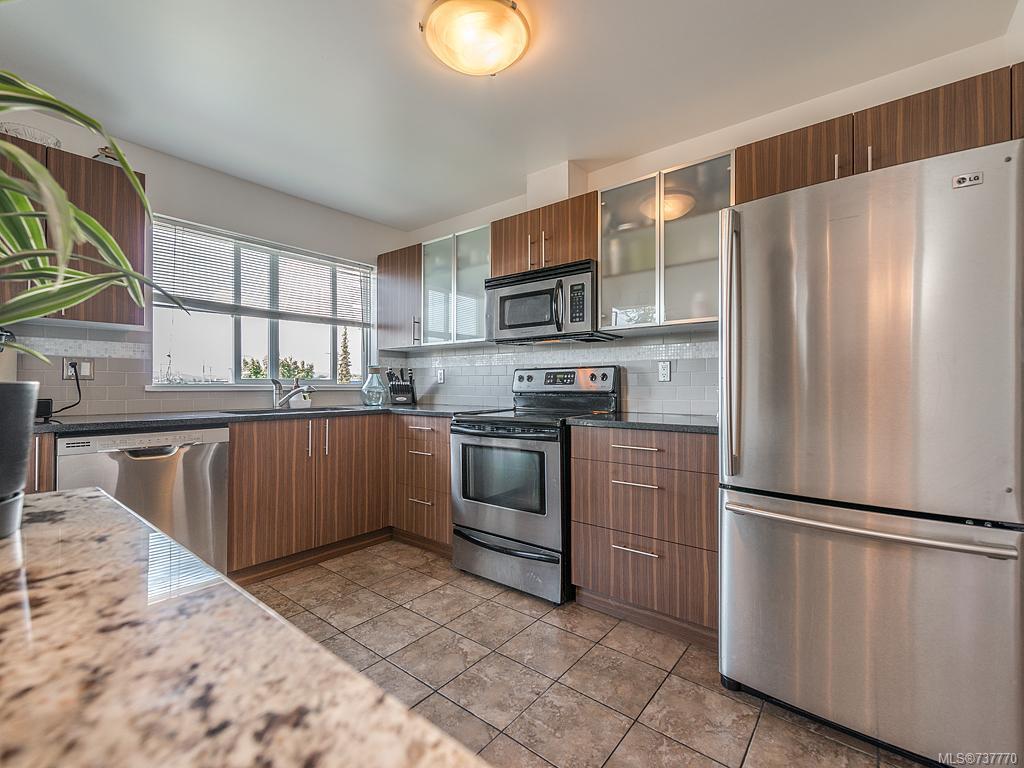 206-649 Bay St