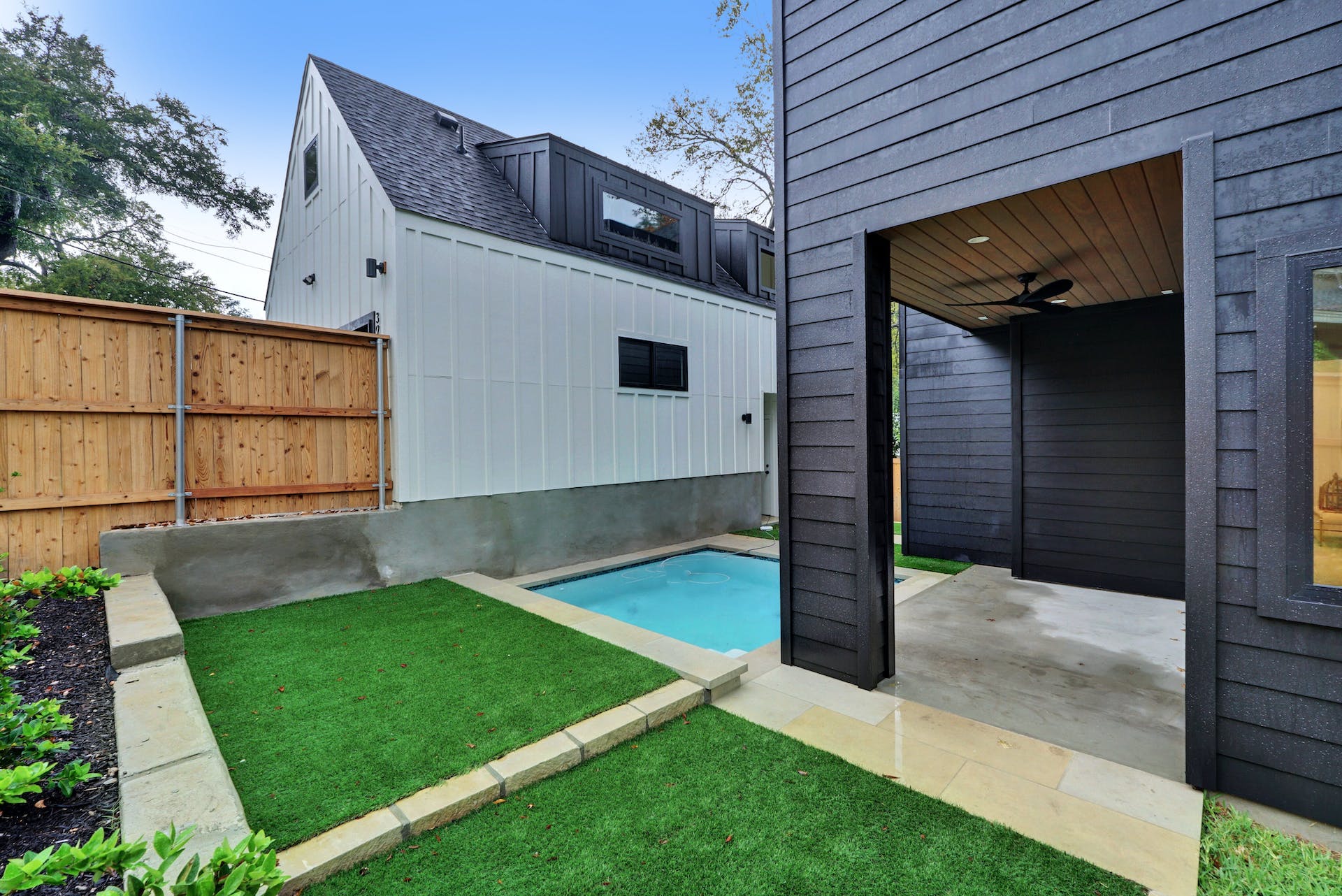 3900 Ridgelea Drive