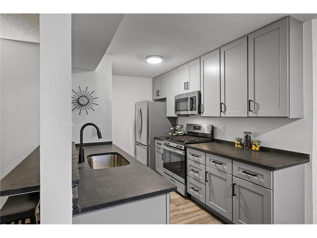 6402 84th Court N #11B, Brooklyn Park, MN 55445-2600