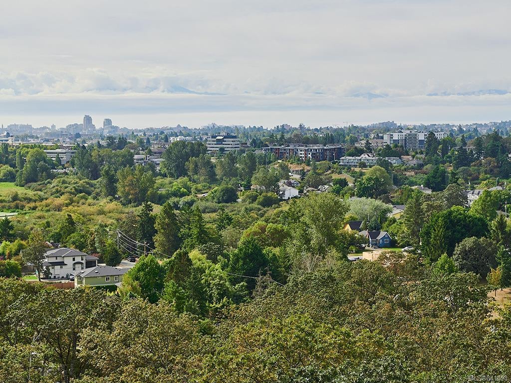 703-4011 Rainbow Hill Lane, Saanich