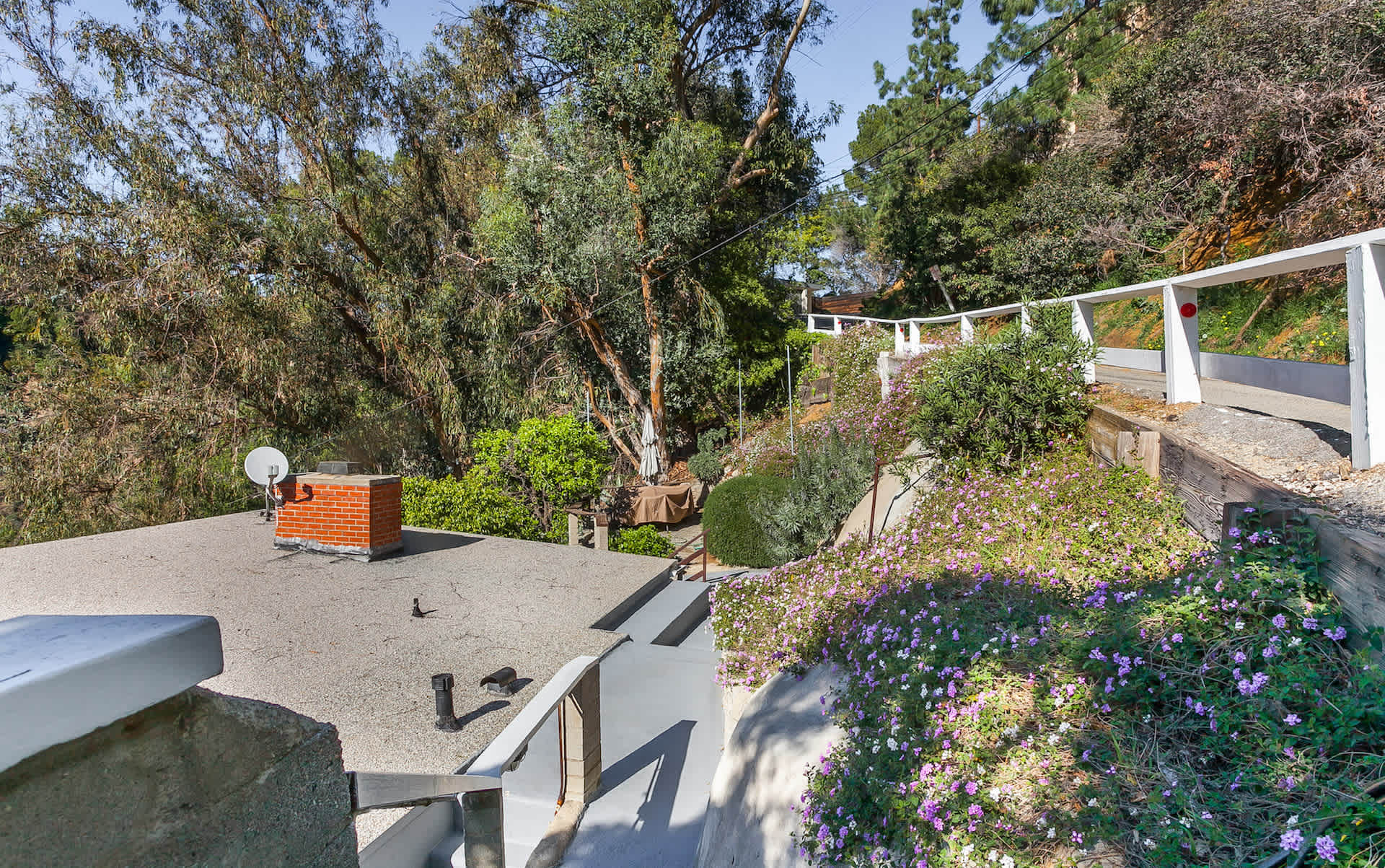 8275 Mannix Drive