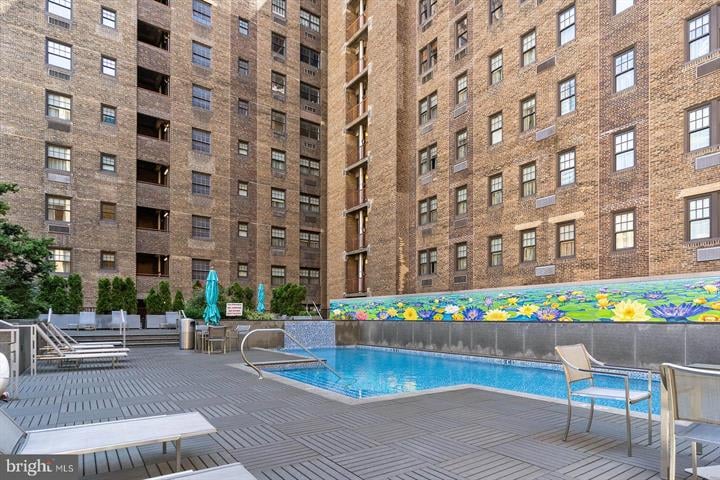 219-29 S 18th St Unit: 1620