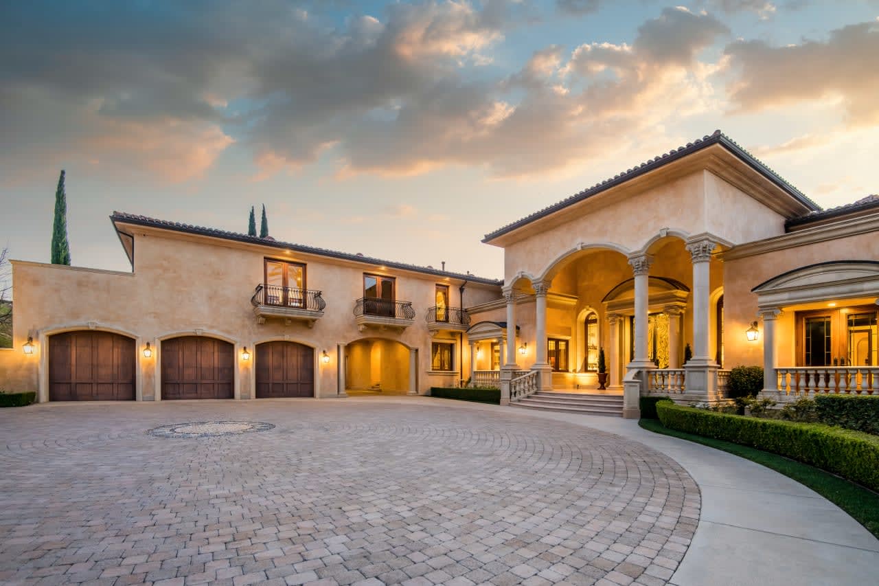 1233 Woodland Grove Ct, Calabasas Real Estate