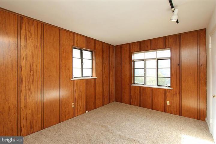 1885 Patrick Henry Dr