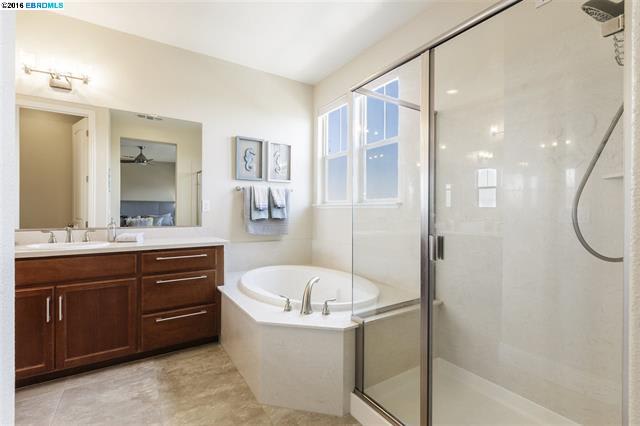 6480 Bayview Dr, Oakland, CA 94605