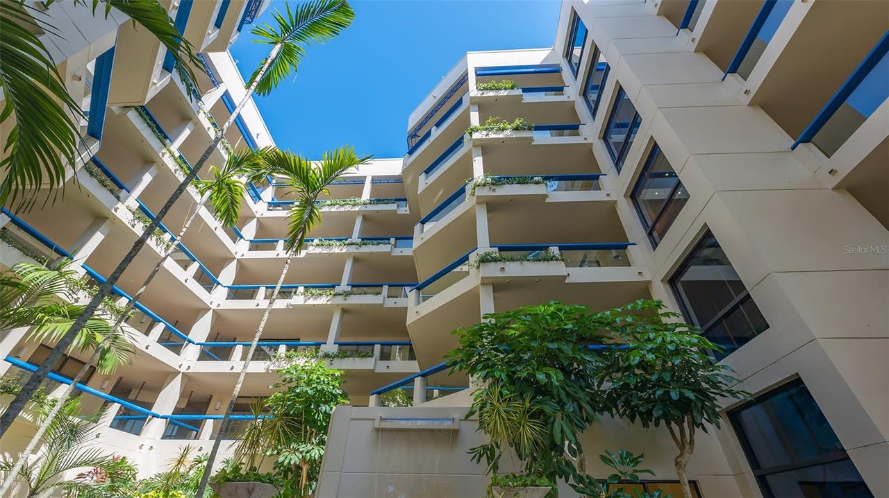 2120 Harbourside Dr, #657