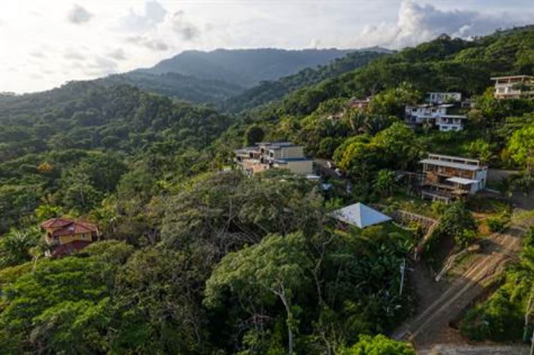 4 Bedroom Ocean View Luxury Villa in Secure Neighborhood