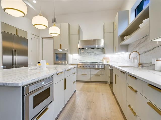4005 Balcones Dr