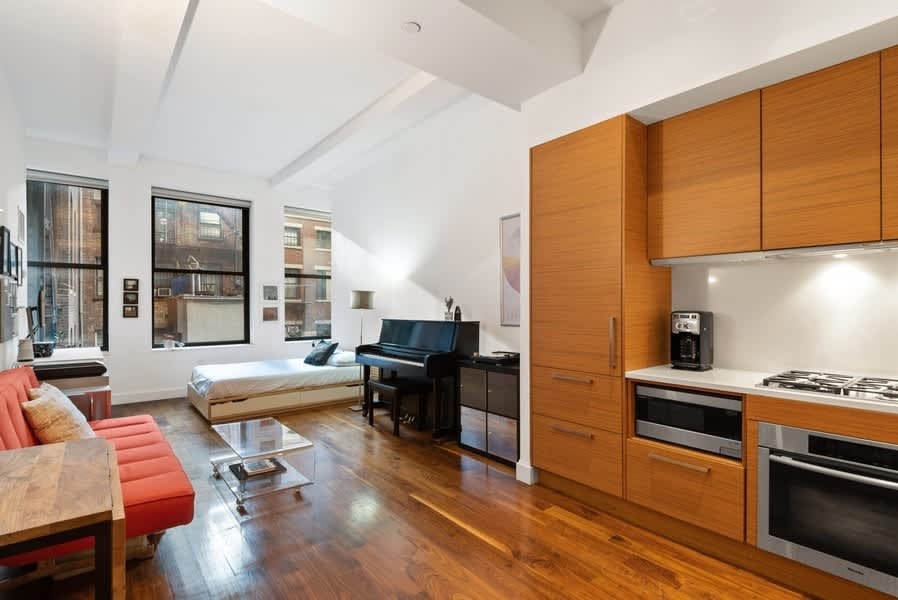 140 W 22nd St Unit 3E