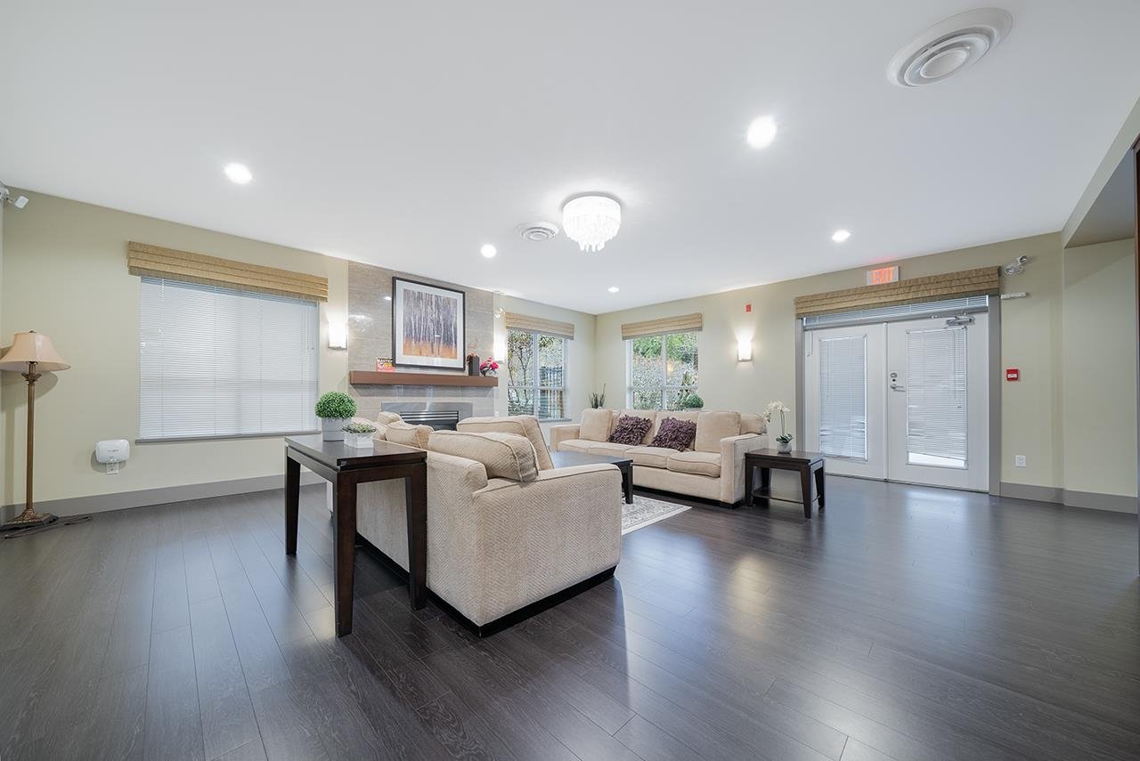 206-9288 Odlin Rd