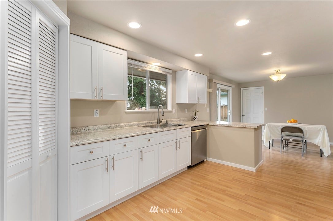 214 77th Pl
