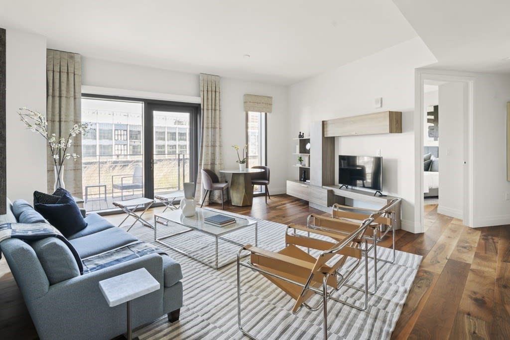 300 Pier 4 Blvd., Unit 2M
