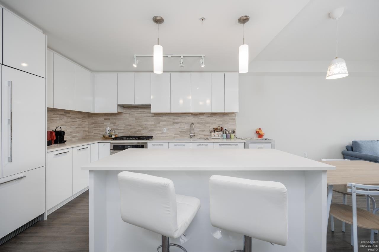 319-9551 Alexandra Rd