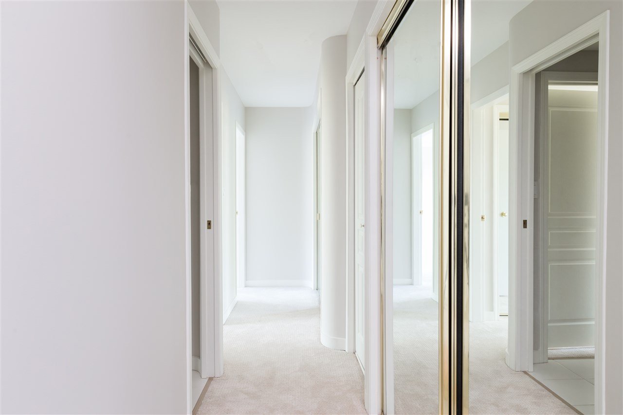 402-1233 Beach Ave