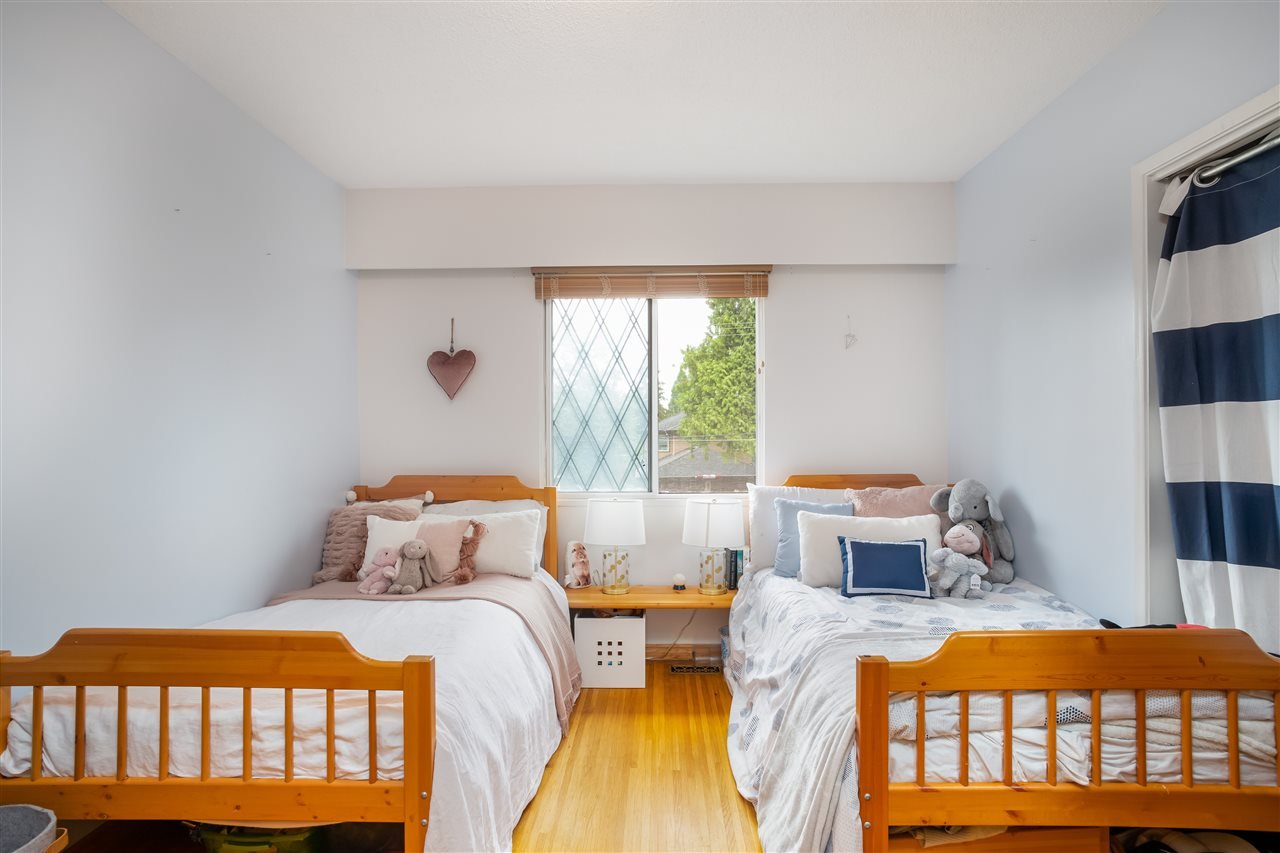 877 50b St