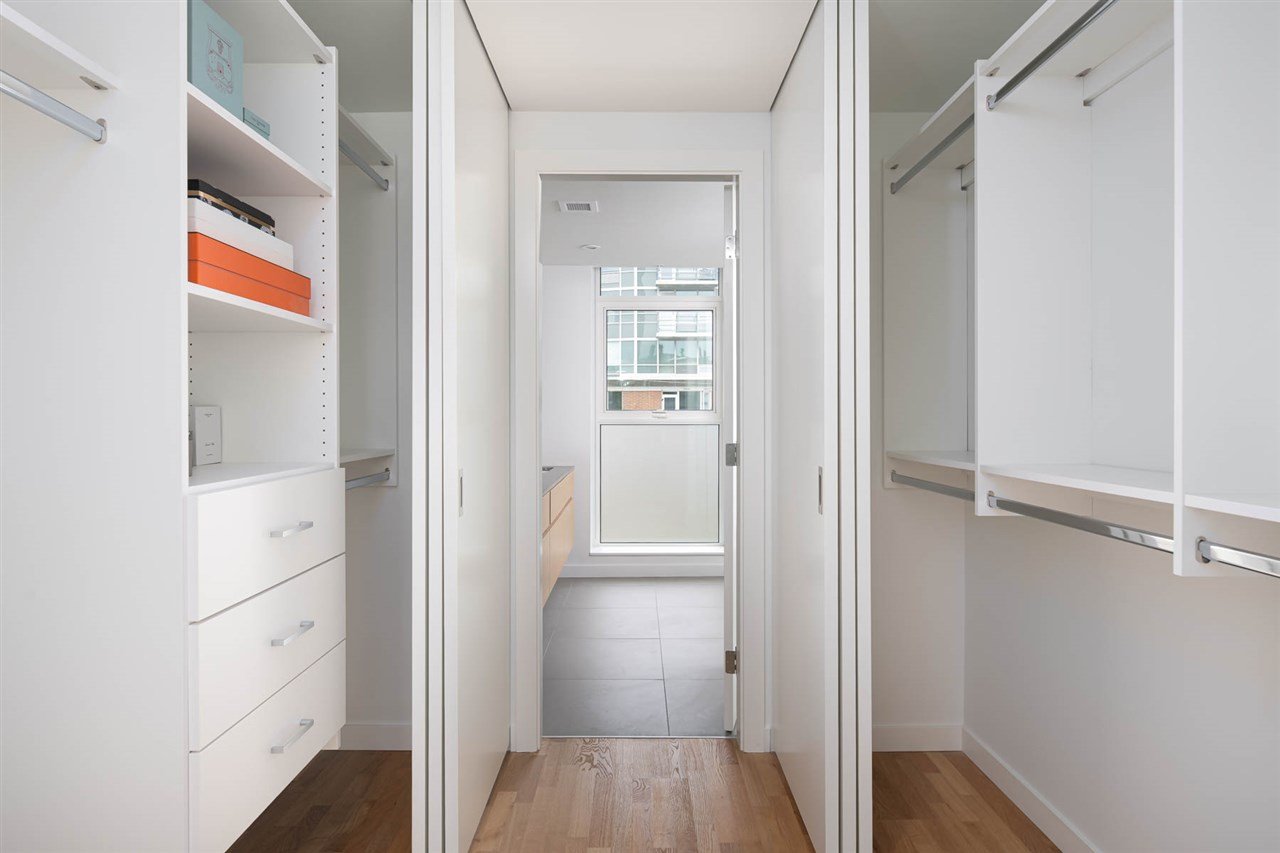 302-1555 W 8th Ave