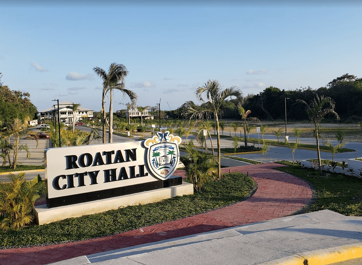 Roatan is Doubling Down on Safety with a Security Center of 390 High-Resolution Cameras