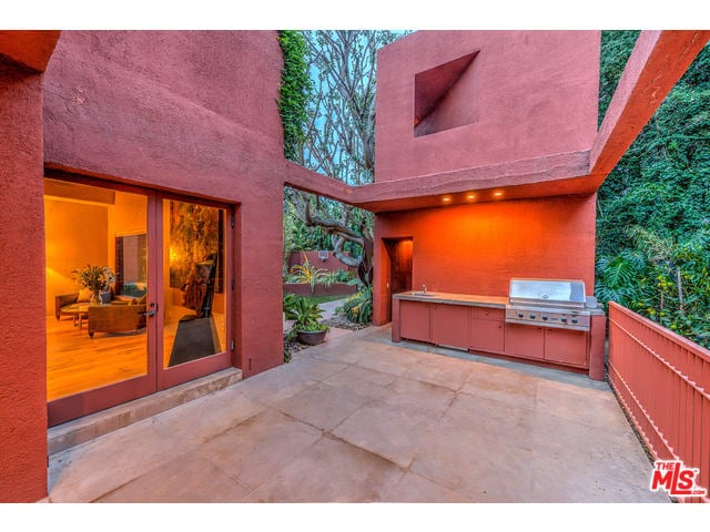 153 S Burlingame Ave
