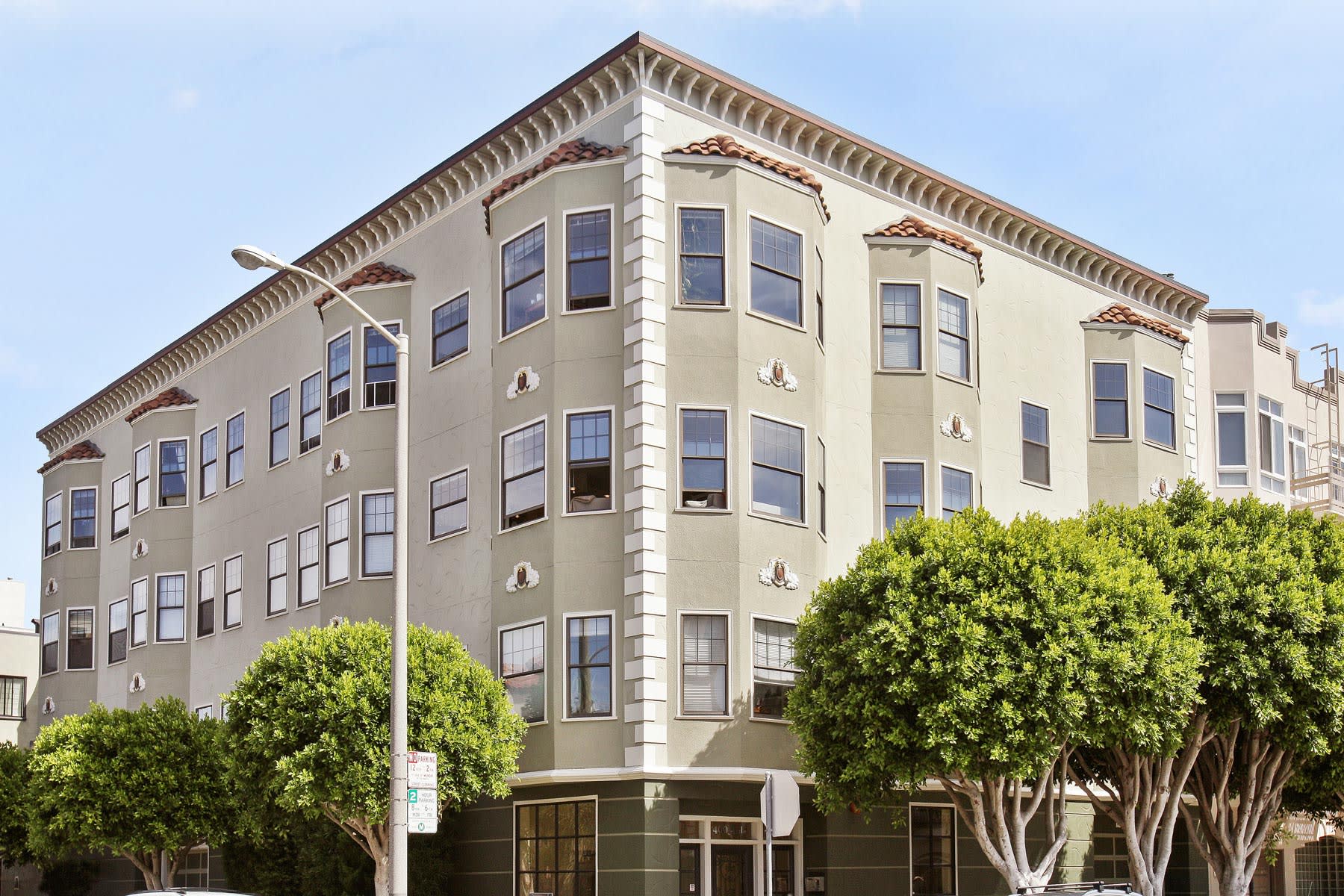 400 Avila Street, Unit 202