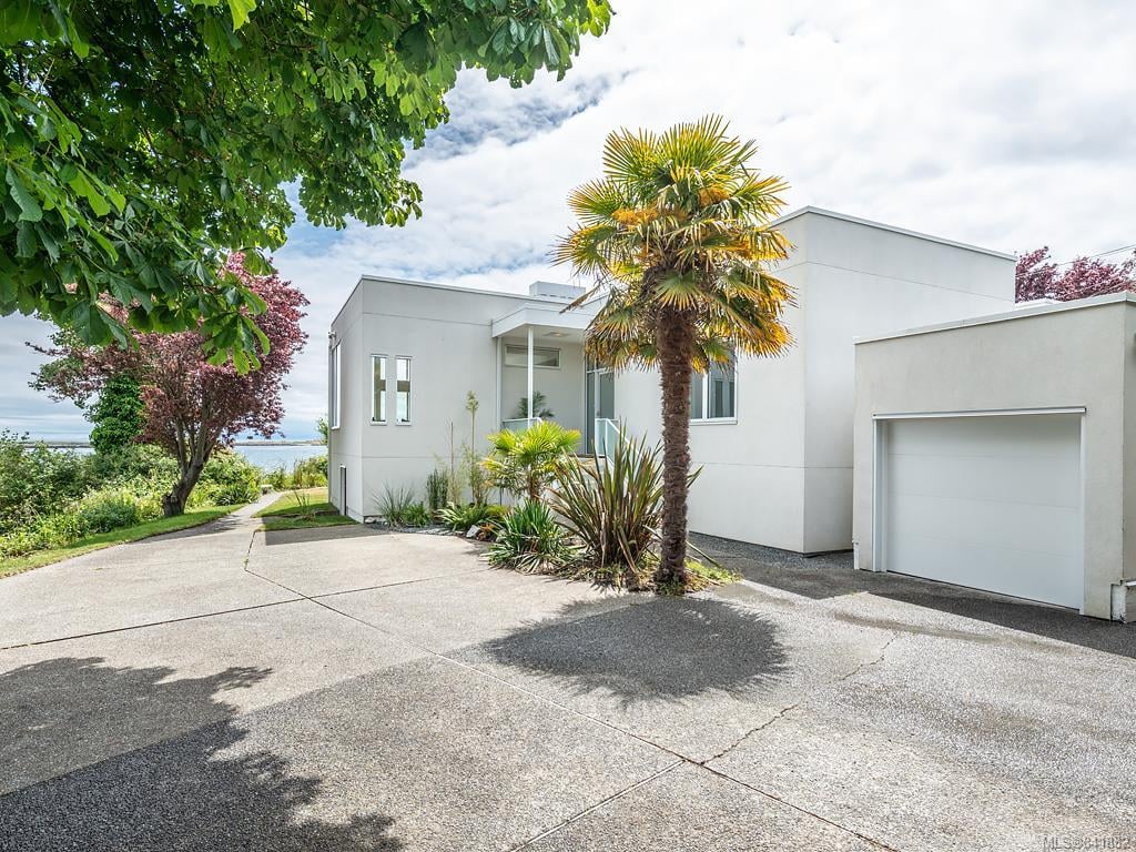 207 Beach Dr