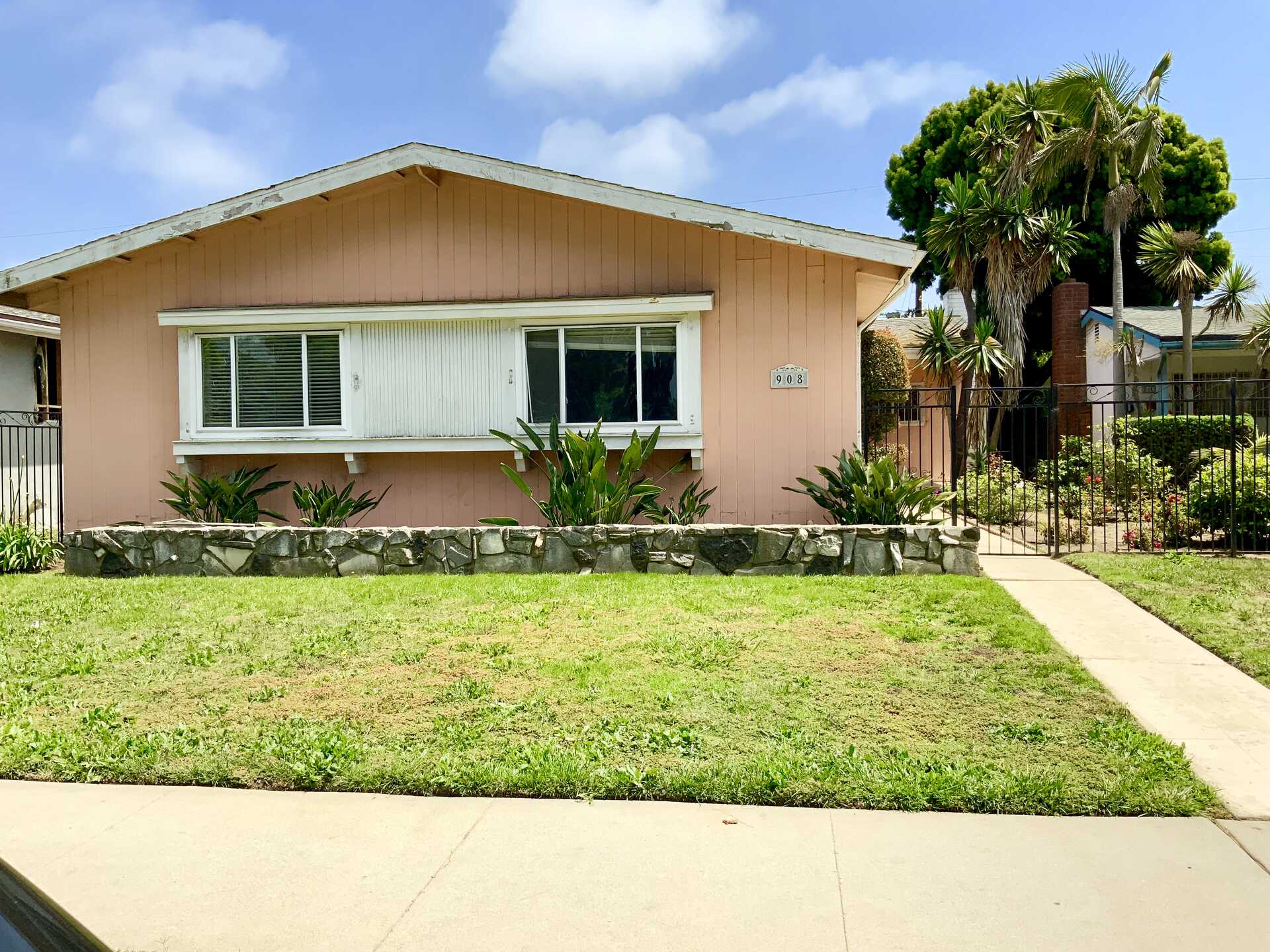 908 Rose Ave