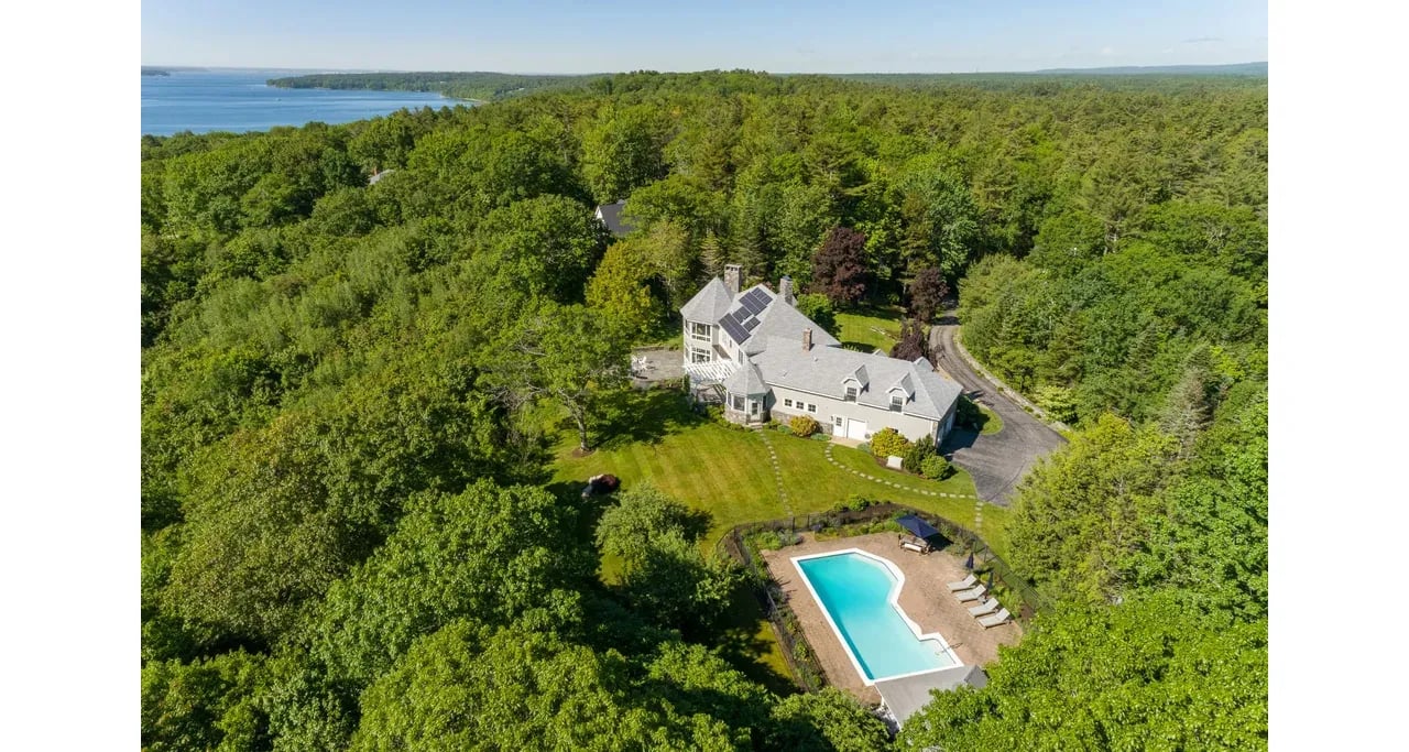 Luxurious Yarmouth Rental Minutes from Portland