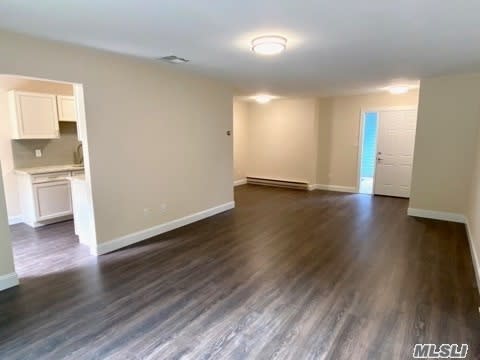 304 Bentley Ct, St. James