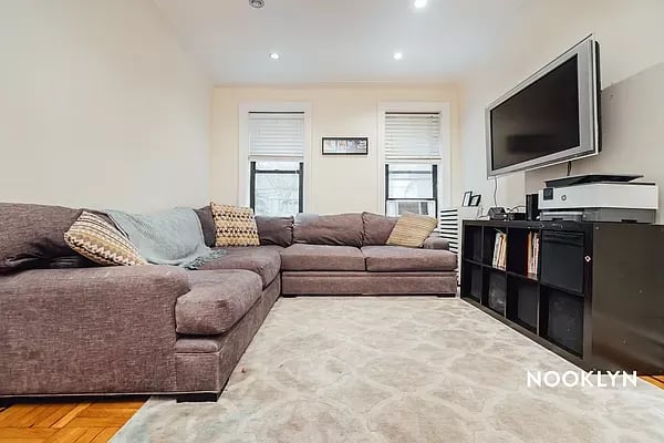333 4th Street Unit: 2G